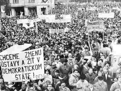 Vyhlásenie Konferencie biskupov Slovenska k 25. výročiu Nežnej revolúcie